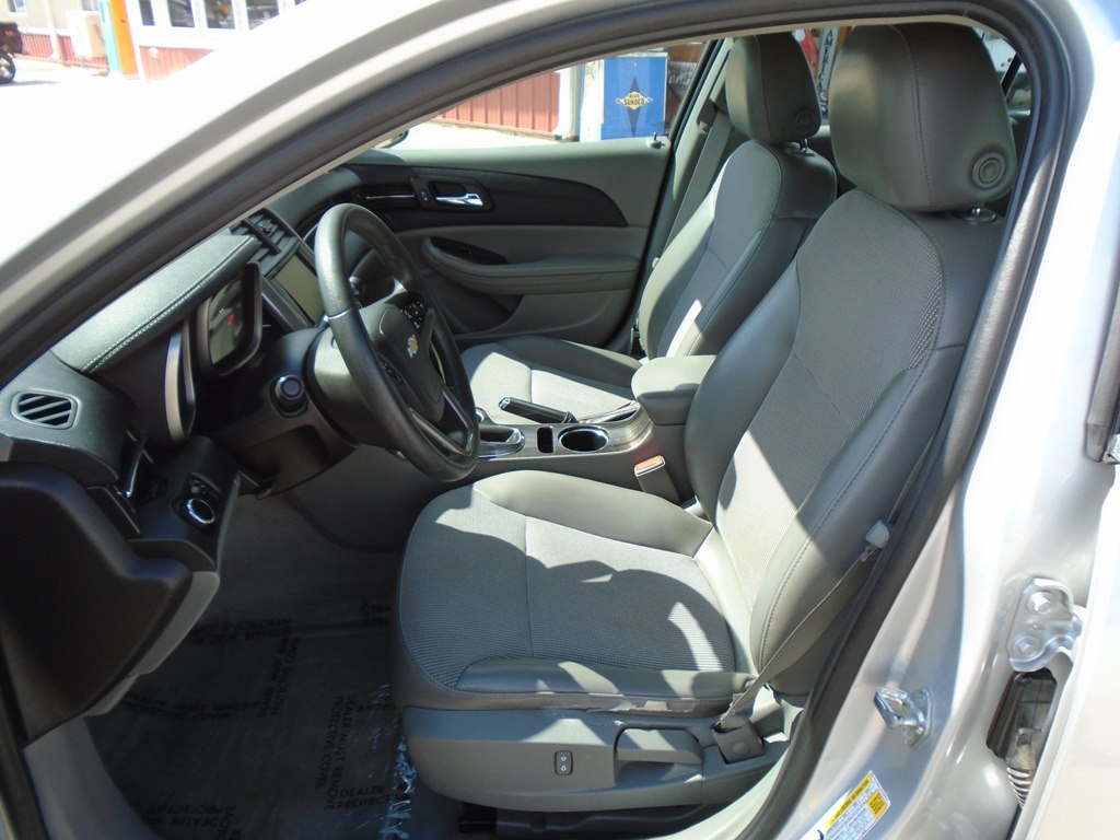 Photo 14 of this CHEVROLET MALIBU