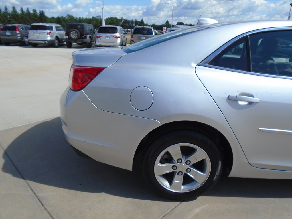Photo 11 of this CHEVROLET MALIBU