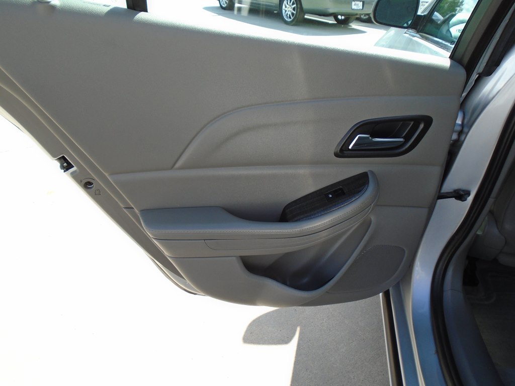 Photo 25 of this CHEVROLET MALIBU