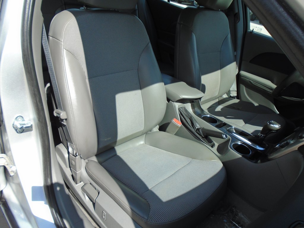 Photo 34 of this CHEVROLET MALIBU
