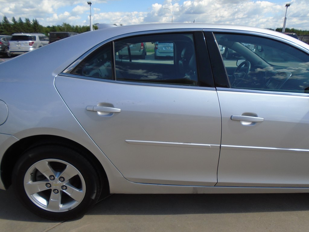 Photo 10 of this CHEVROLET MALIBU
