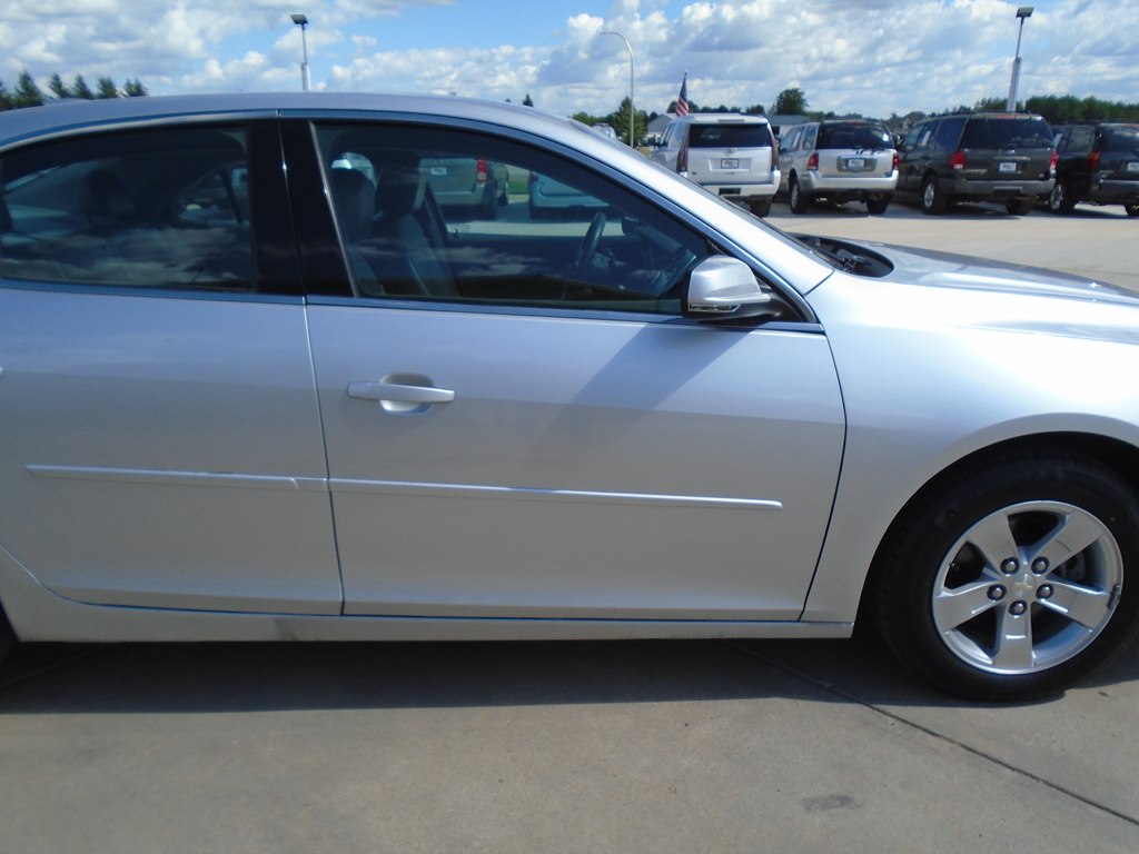 Photo 9 of this CHEVROLET MALIBU