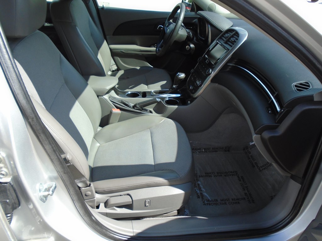 Photo 31 of this CHEVROLET MALIBU