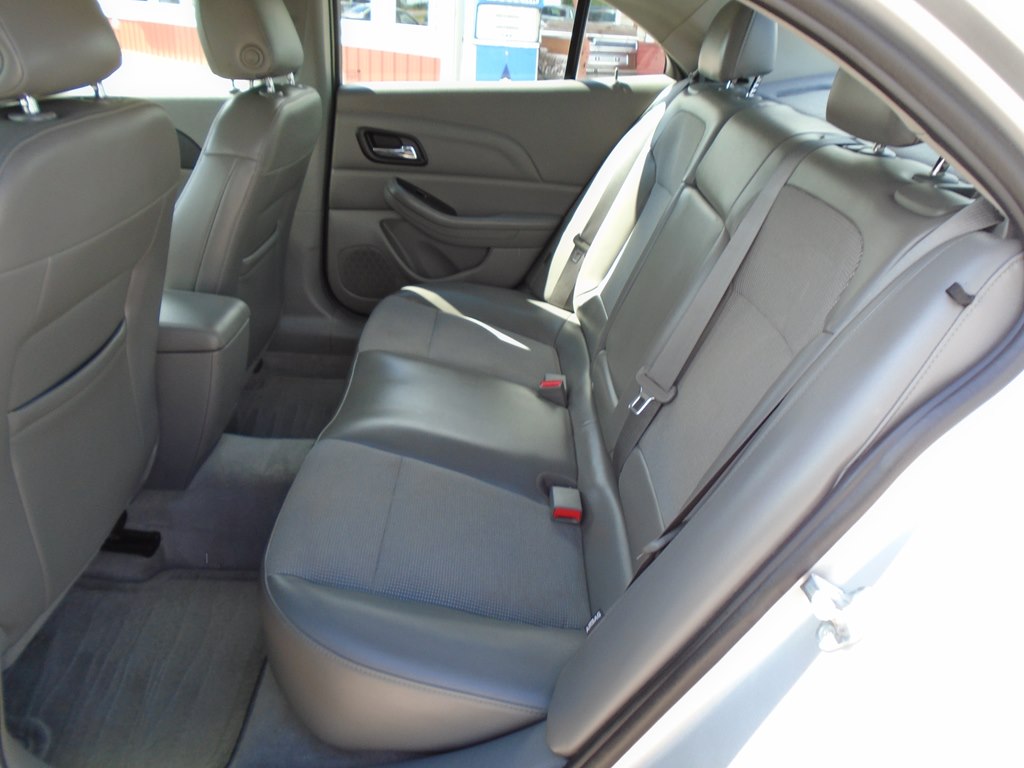 Photo 22 of this CHEVROLET MALIBU