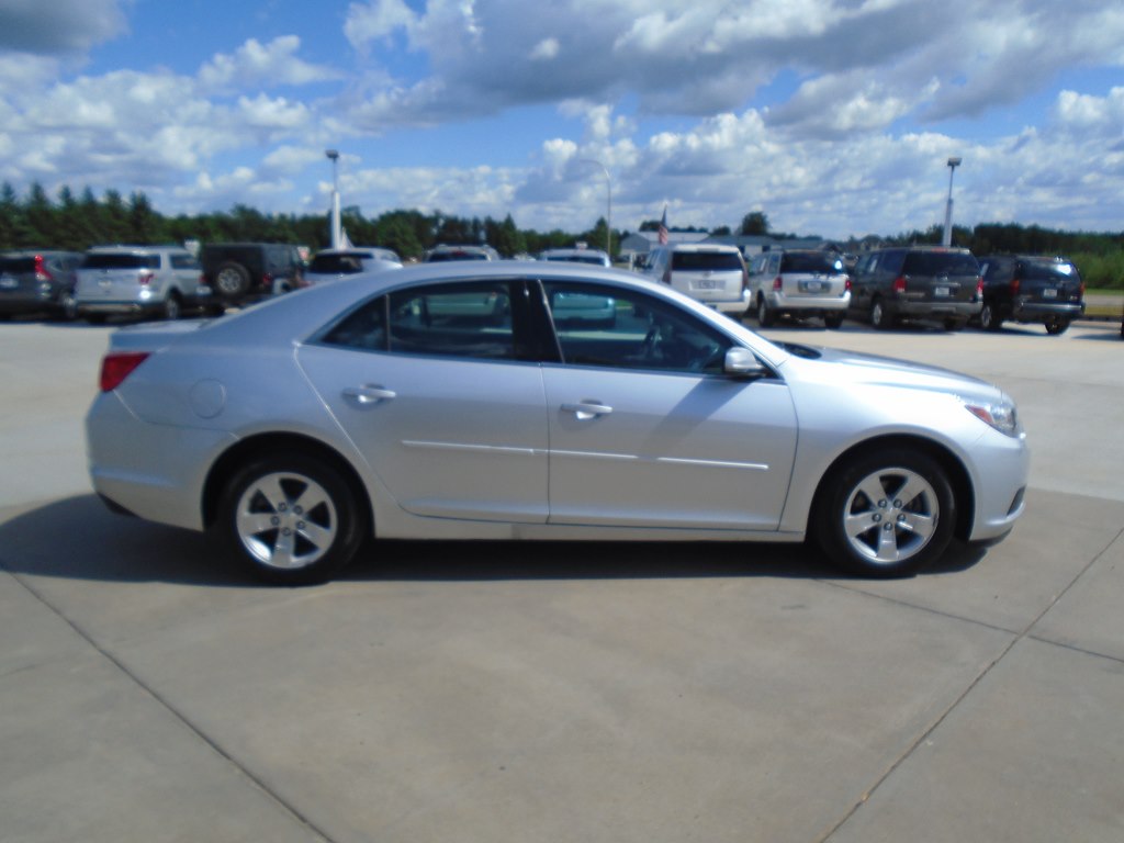Photo 7 of this CHEVROLET MALIBU