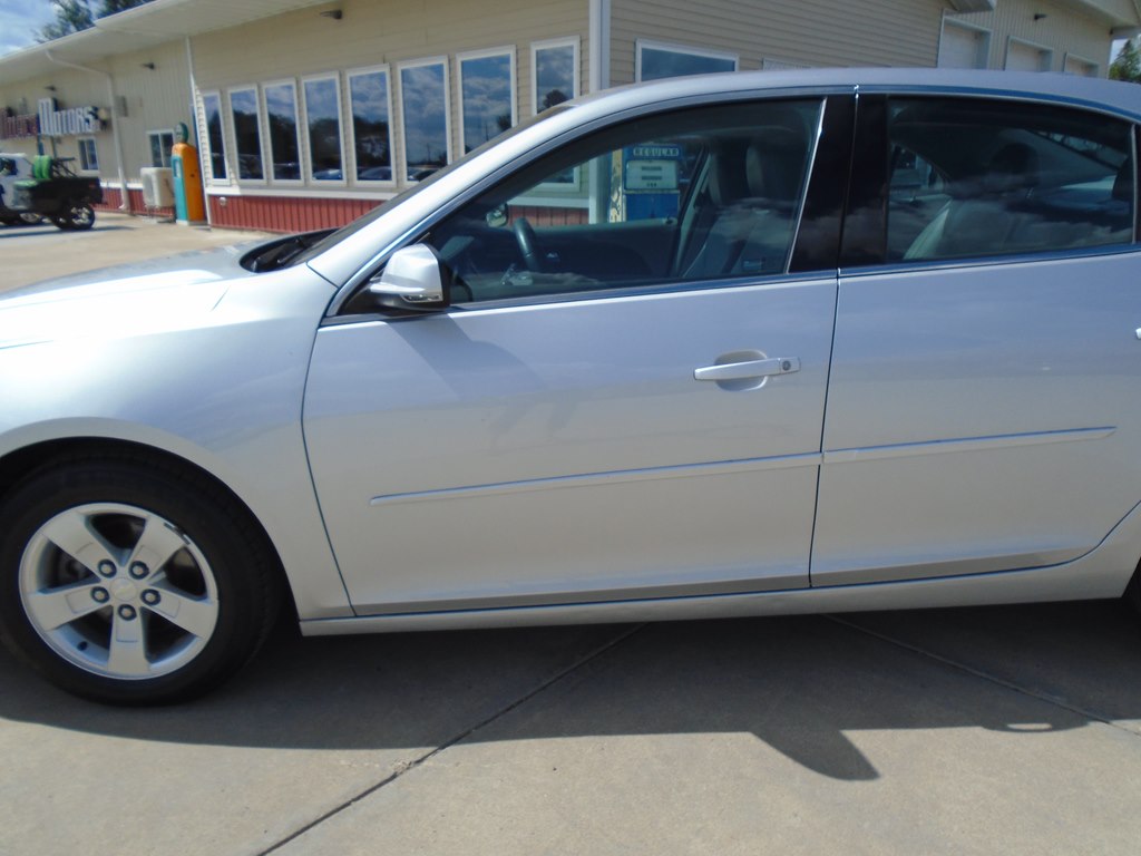 Photo 3 of this CHEVROLET MALIBU