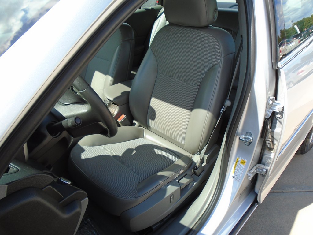 Photo 17 of this CHEVROLET MALIBU