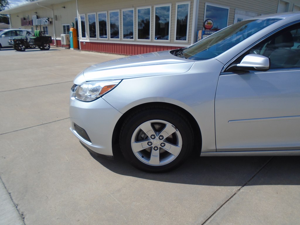 Photo 2 of this CHEVROLET MALIBU