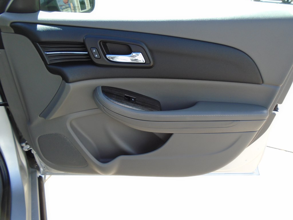 Photo 33 of this CHEVROLET MALIBU