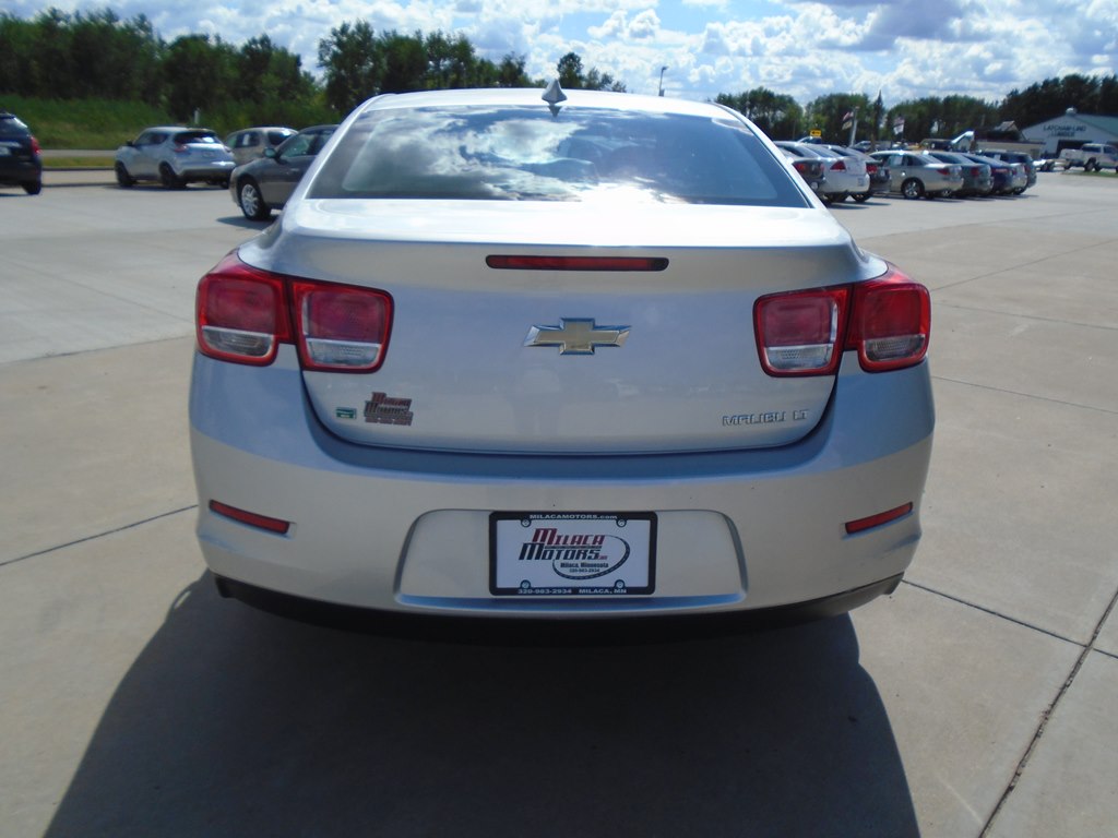 Photo 12 of this CHEVROLET MALIBU