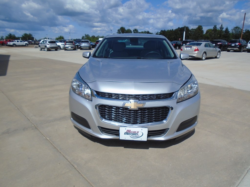 Photo 6 of this CHEVROLET MALIBU