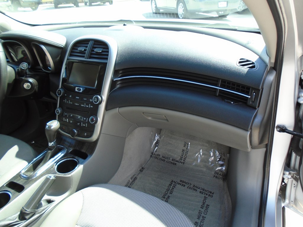 Photo 32 of this CHEVROLET MALIBU