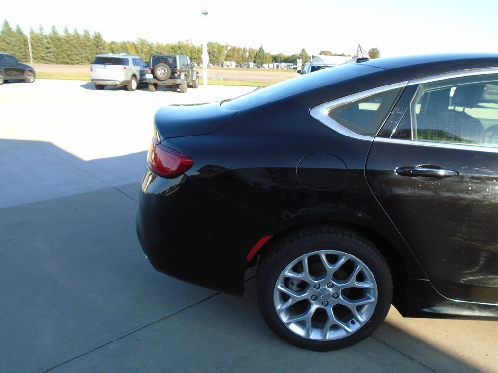 Photo 11 of this CHRYSLER 200