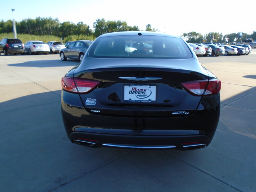 Photo 12 of this CHRYSLER 200