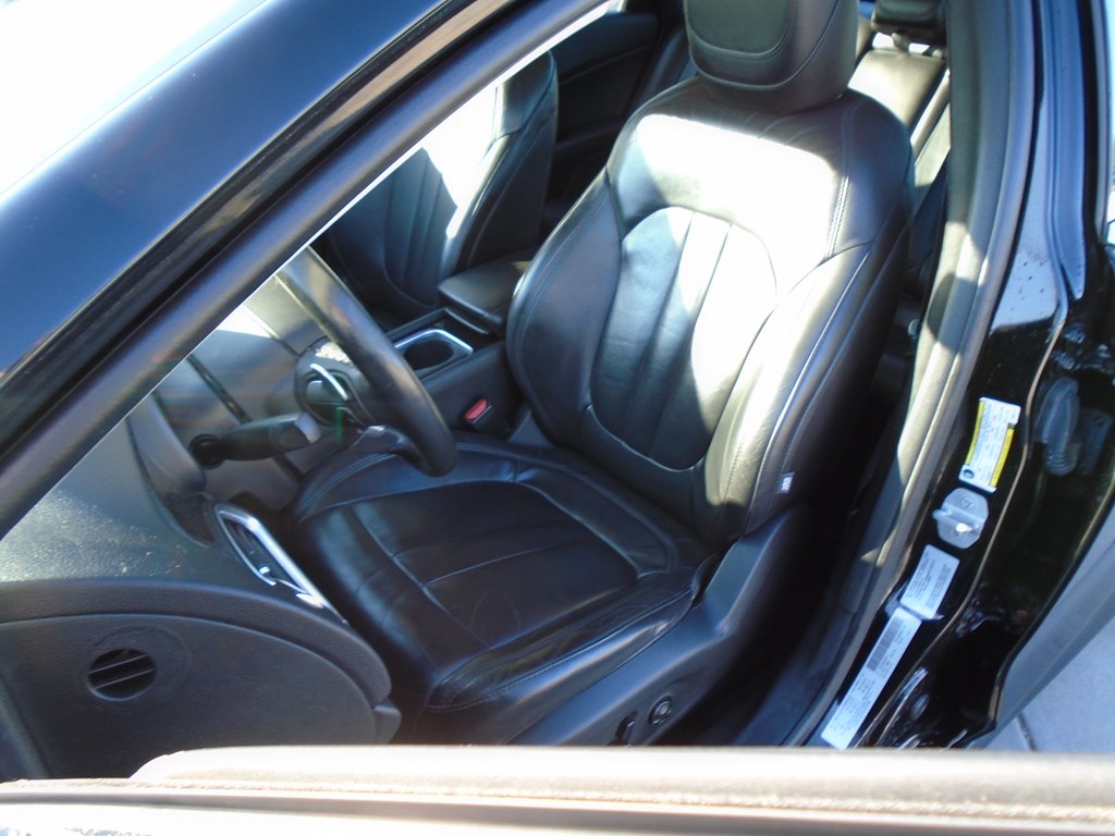 Photo 20 of this CHRYSLER 200
