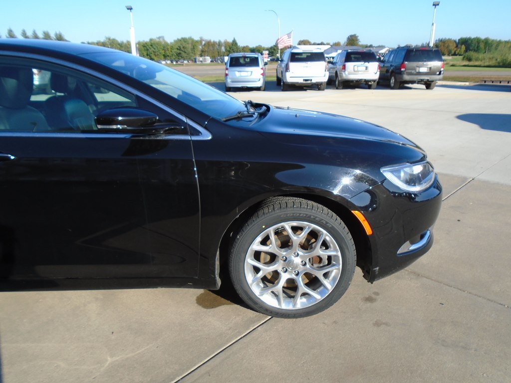 Photo 8 of this CHRYSLER 200