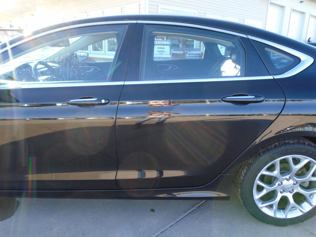 Photo 4 of this CHRYSLER 200