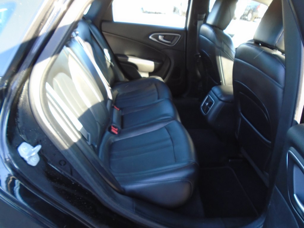 Photo 41 of this CHRYSLER 200