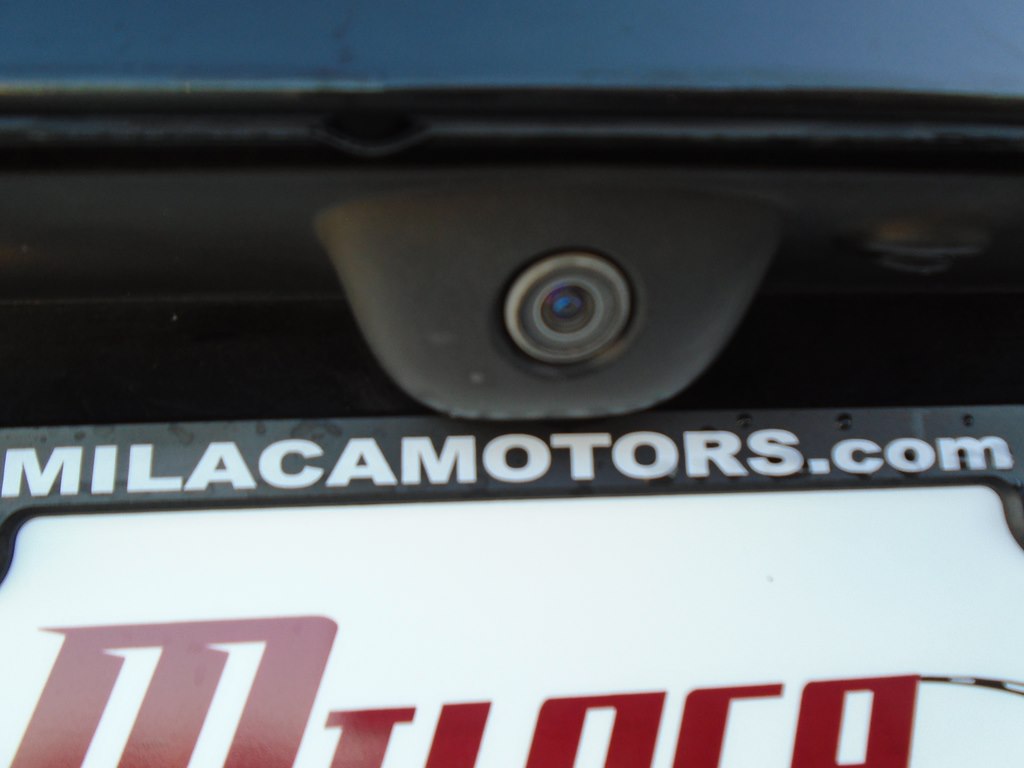 Photo 13 of this CHRYSLER 200