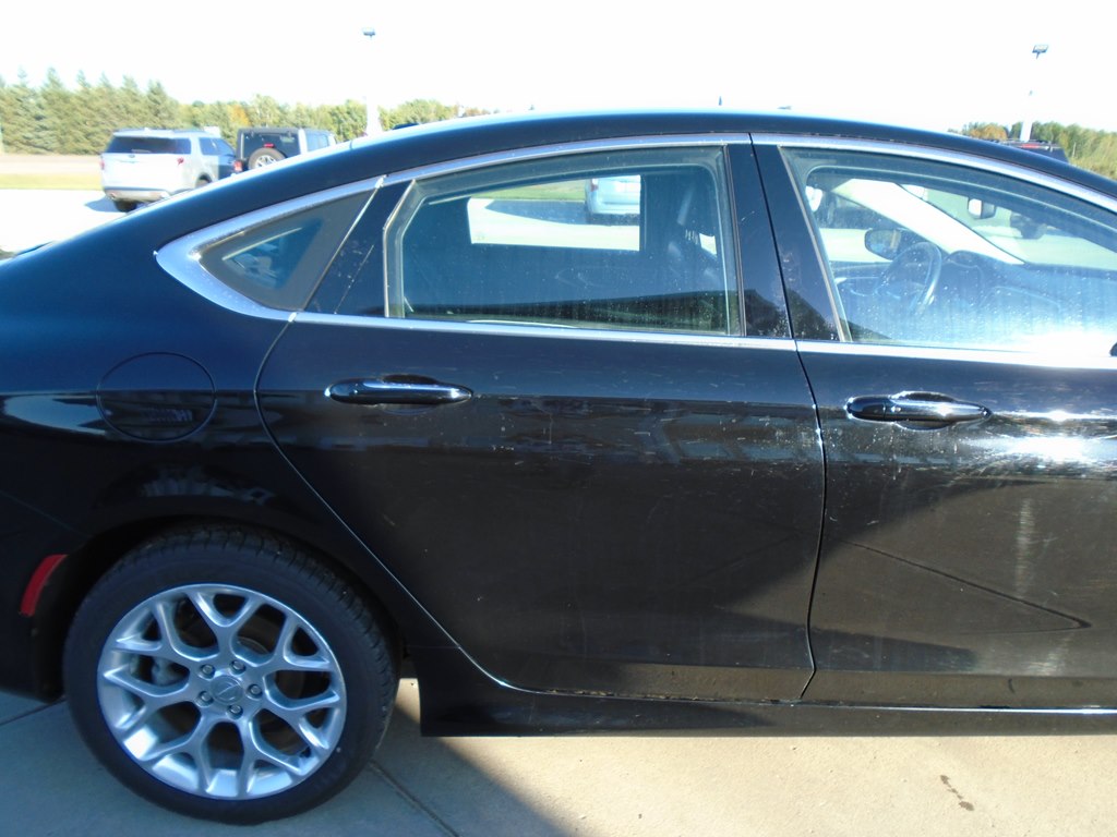 Photo 10 of this CHRYSLER 200