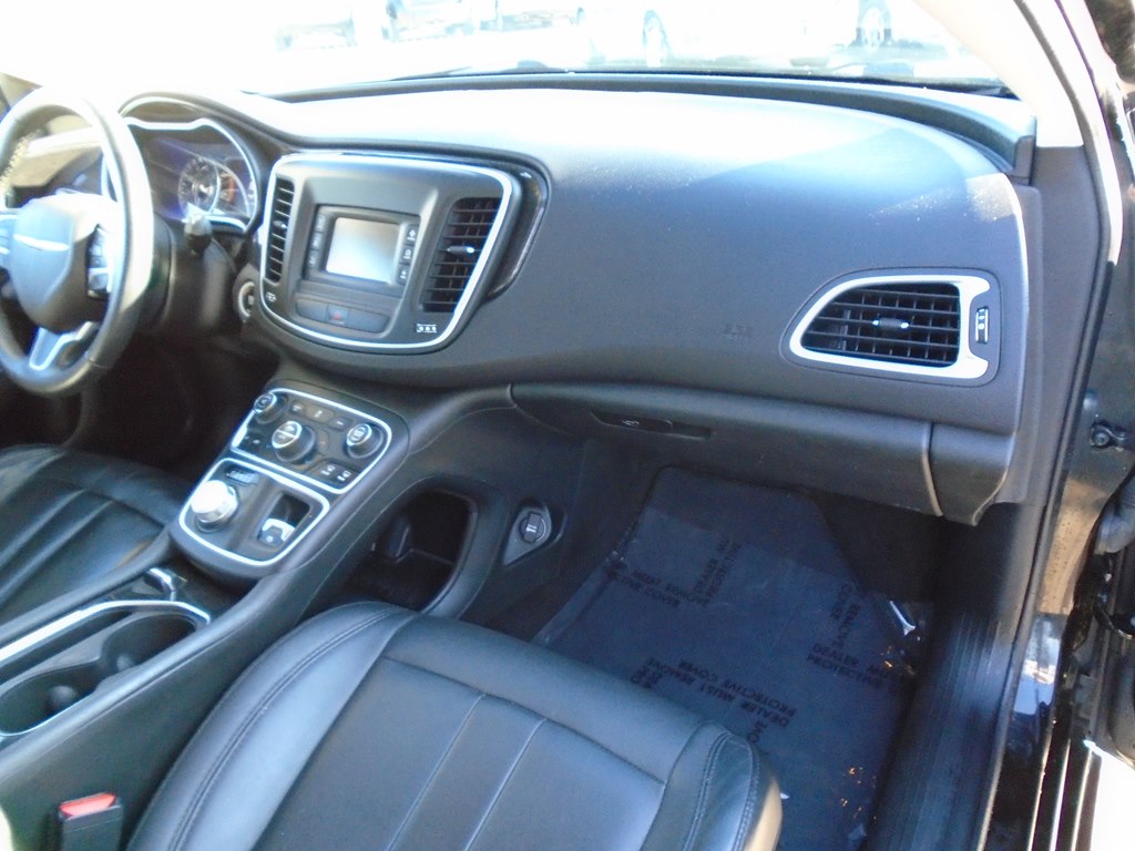 Photo 34 of this CHRYSLER 200