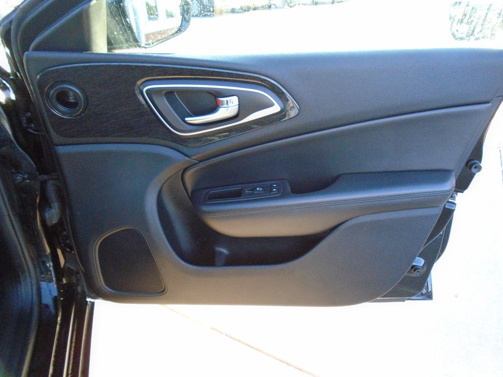 Photo 35 of this CHRYSLER 200