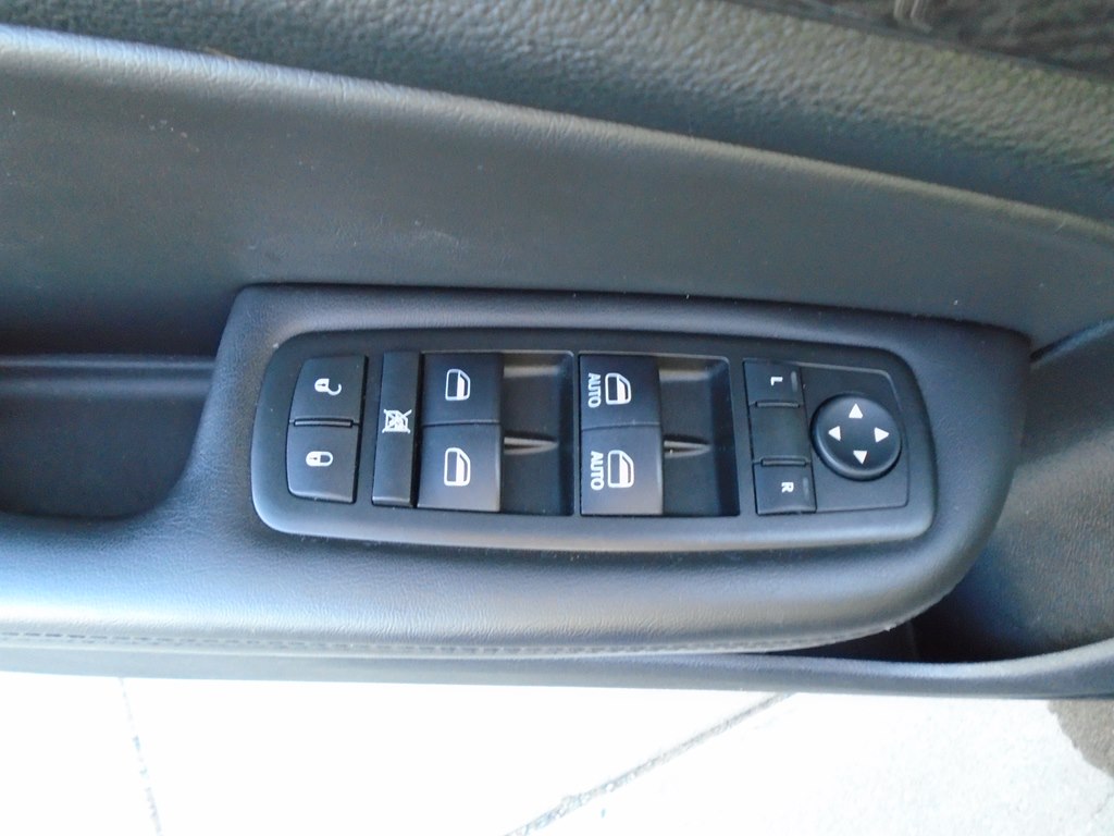 Photo 19 of this CHRYSLER 200