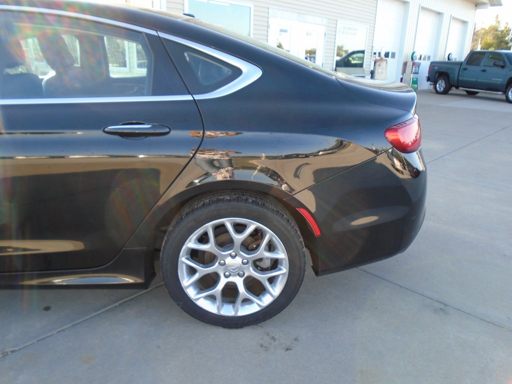 Photo 5 of this CHRYSLER 200