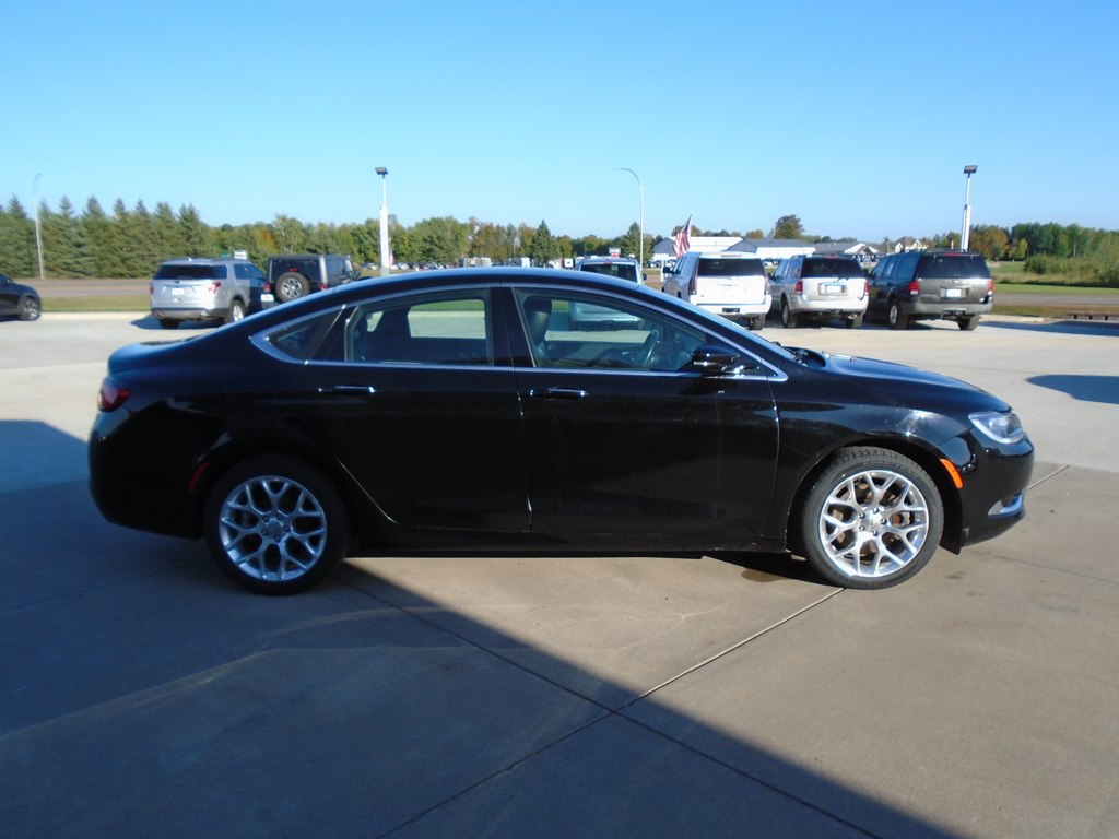 Photo 7 of this CHRYSLER 200