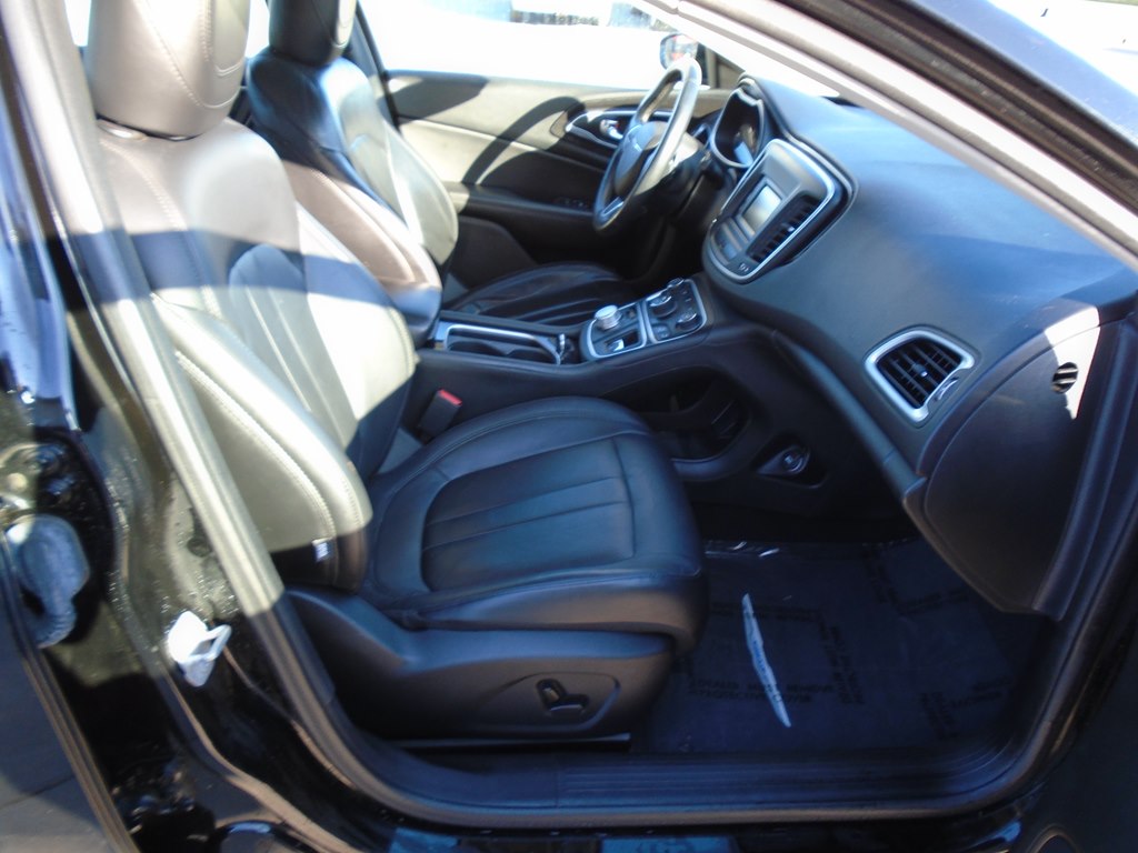 Photo 32 of this CHRYSLER 200