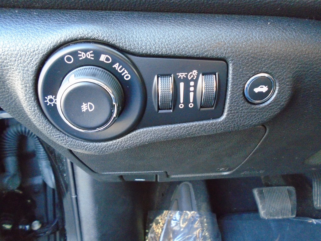 Photo 51 of this CHRYSLER 200