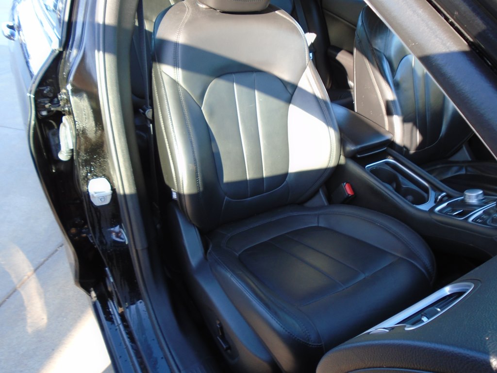 Photo 36 of this CHRYSLER 200