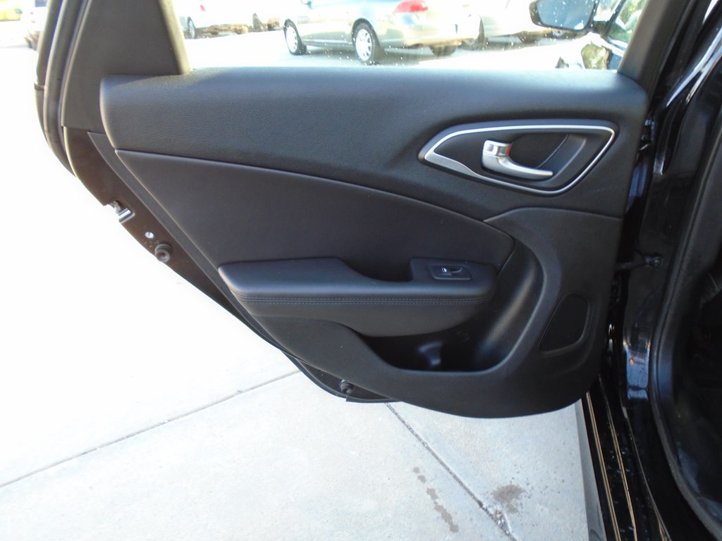 Photo 26 of this CHRYSLER 200
