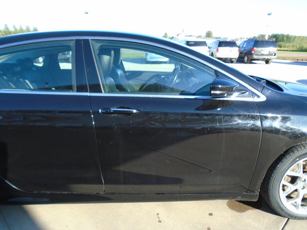 Photo 9 of this CHRYSLER 200