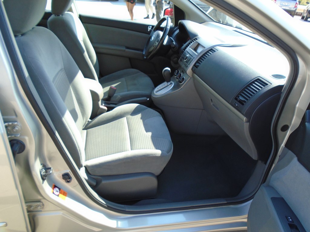 Photo 29 of this NISSAN SENTRA