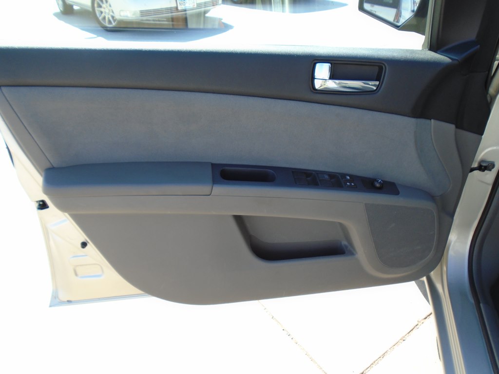 Photo 15 of this NISSAN SENTRA