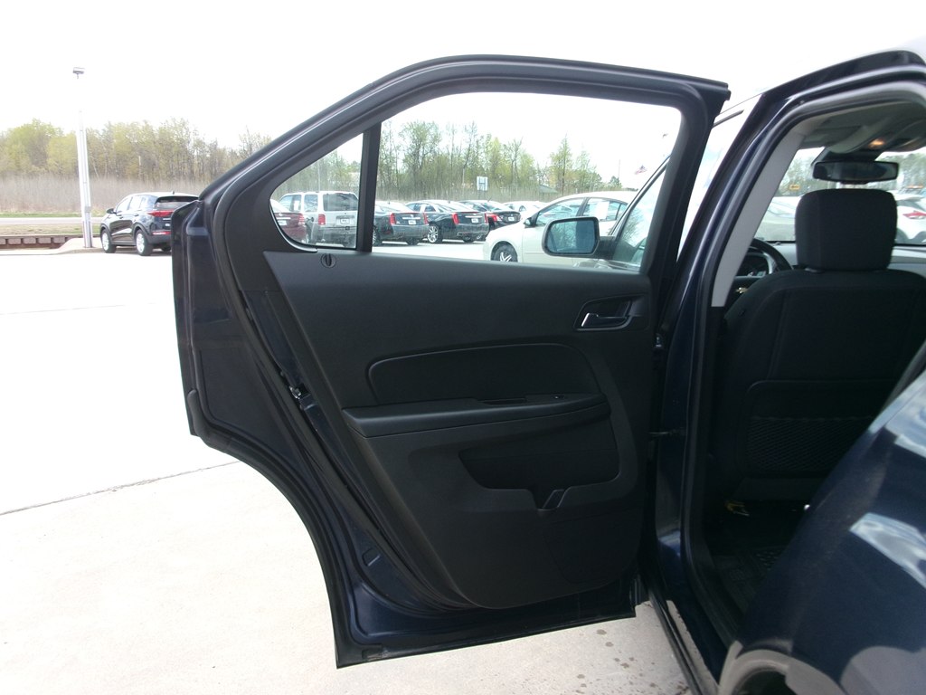 Photo 22 of this CHEVROLET EQUINOX