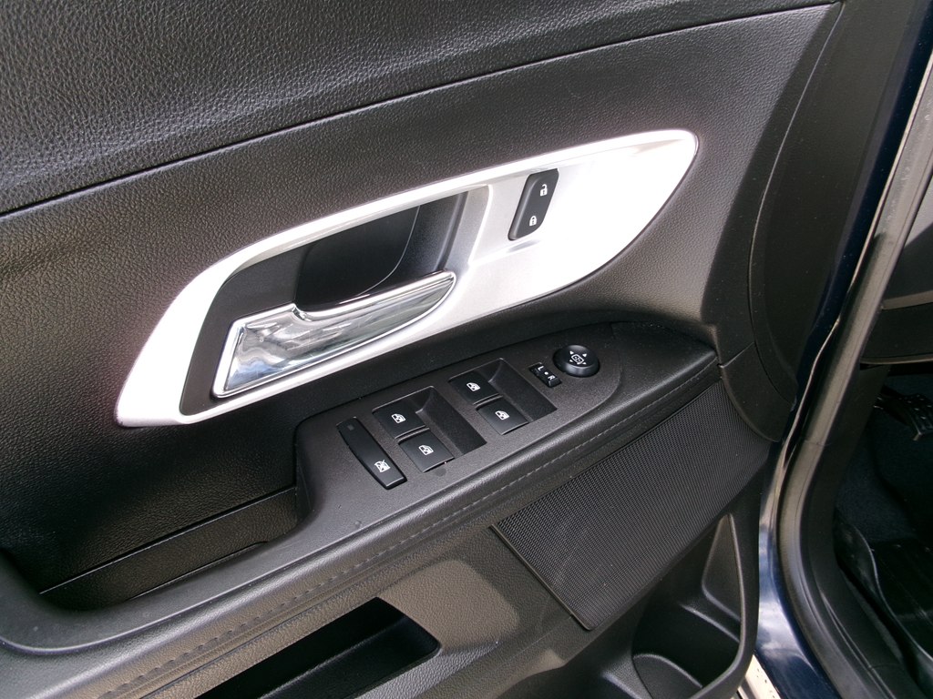 Photo 15 of this CHEVROLET EQUINOX