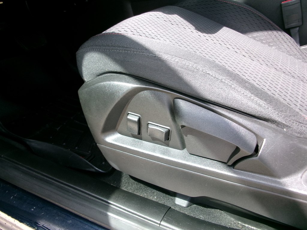 Photo 13 of this CHEVROLET EQUINOX