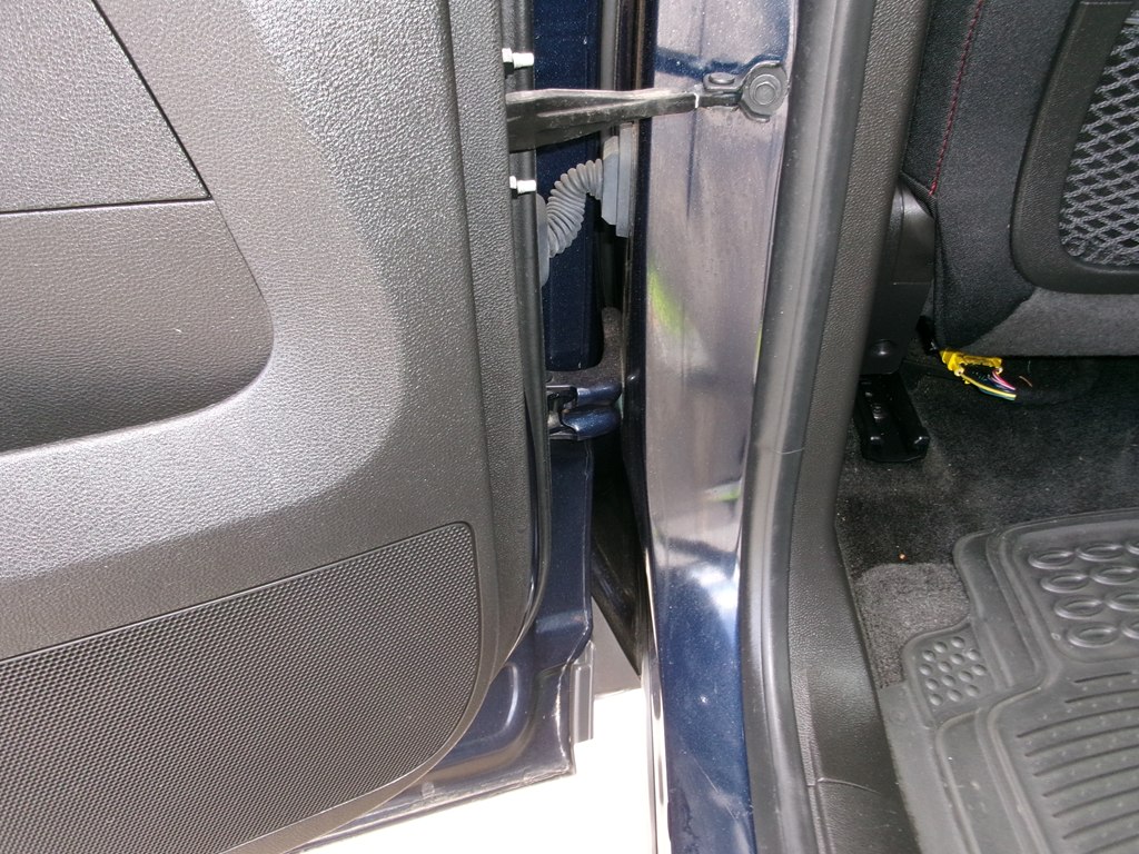 Photo 24 of this CHEVROLET EQUINOX