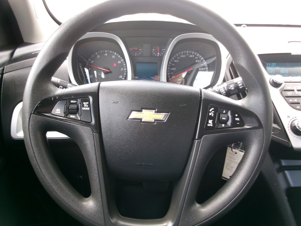Photo 38 of this CHEVROLET EQUINOX