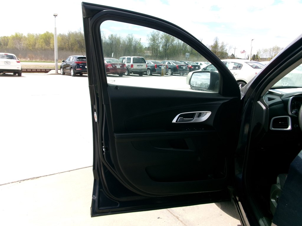 Photo 14 of this CHEVROLET EQUINOX