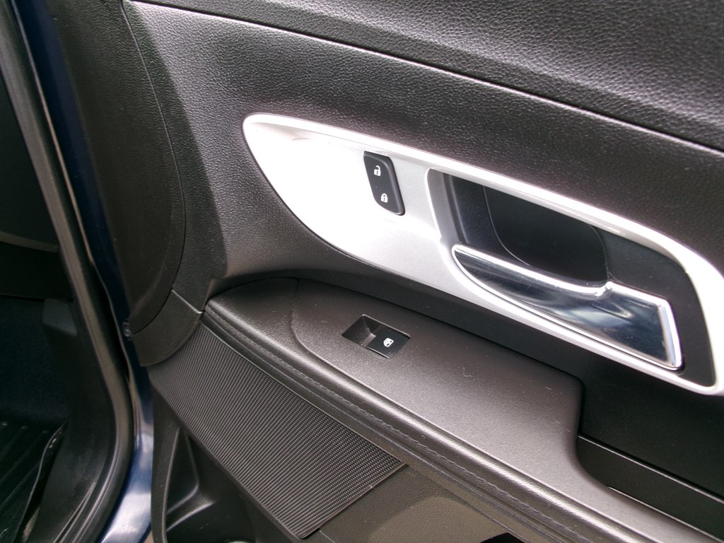 Photo 29 of this CHEVROLET EQUINOX