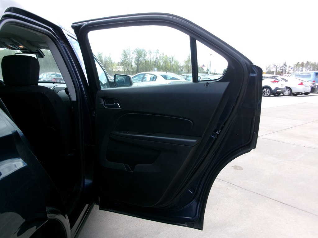 Photo 34 of this CHEVROLET EQUINOX