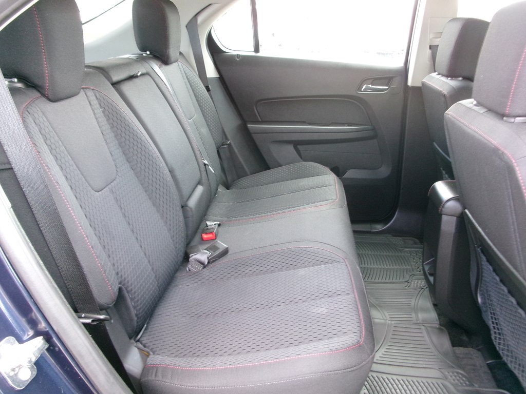 Photo 33 of this CHEVROLET EQUINOX