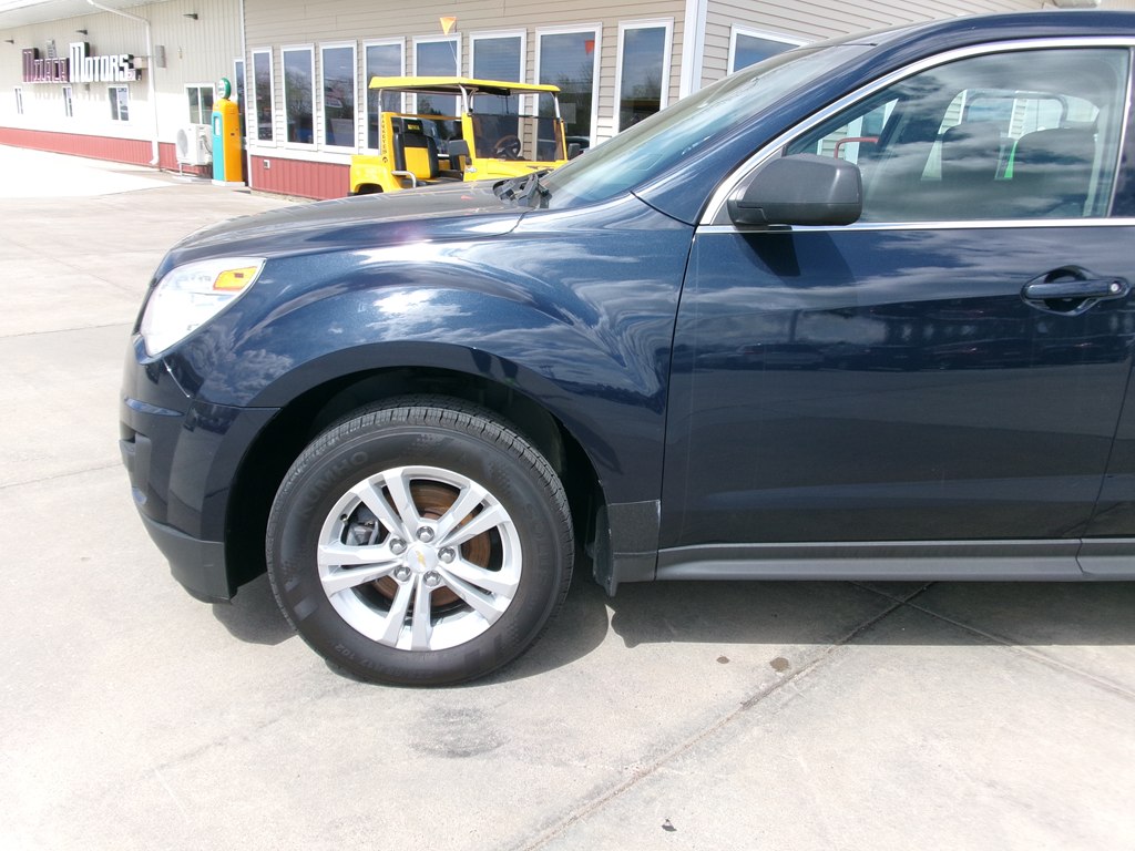 Photo 2 of this CHEVROLET EQUINOX