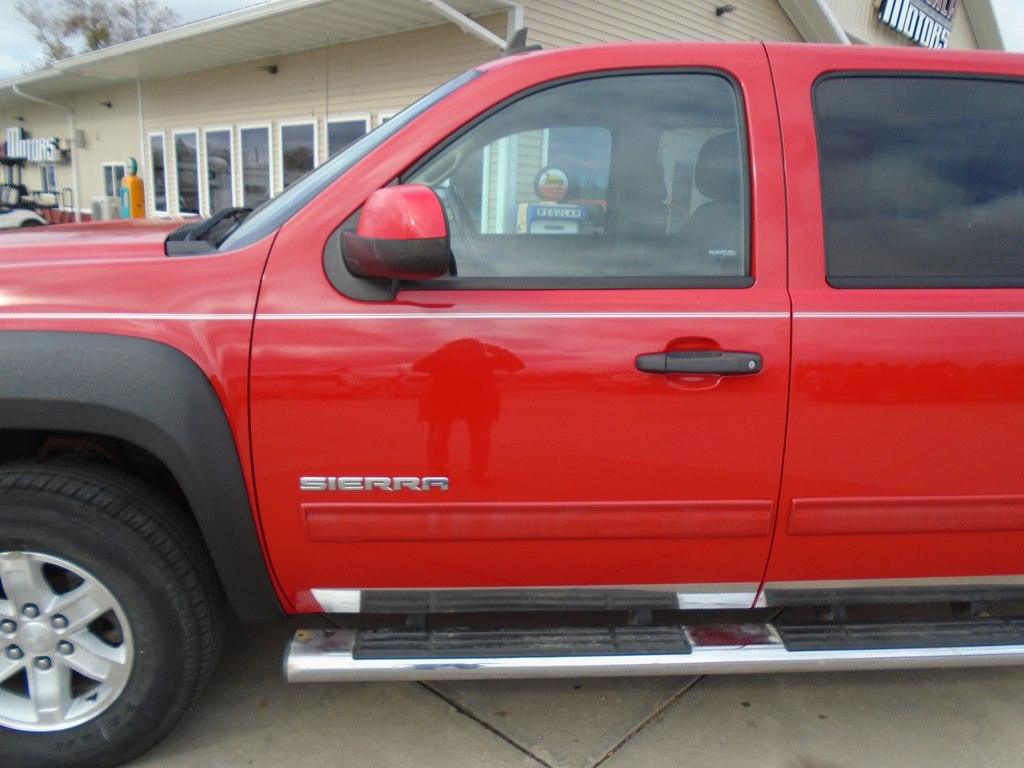 Photo 3 of this GMC SIERRA