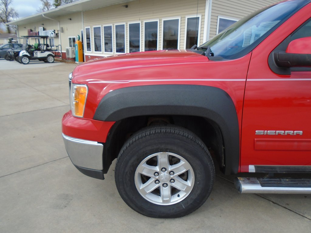 Photo 2 of this GMC SIERRA