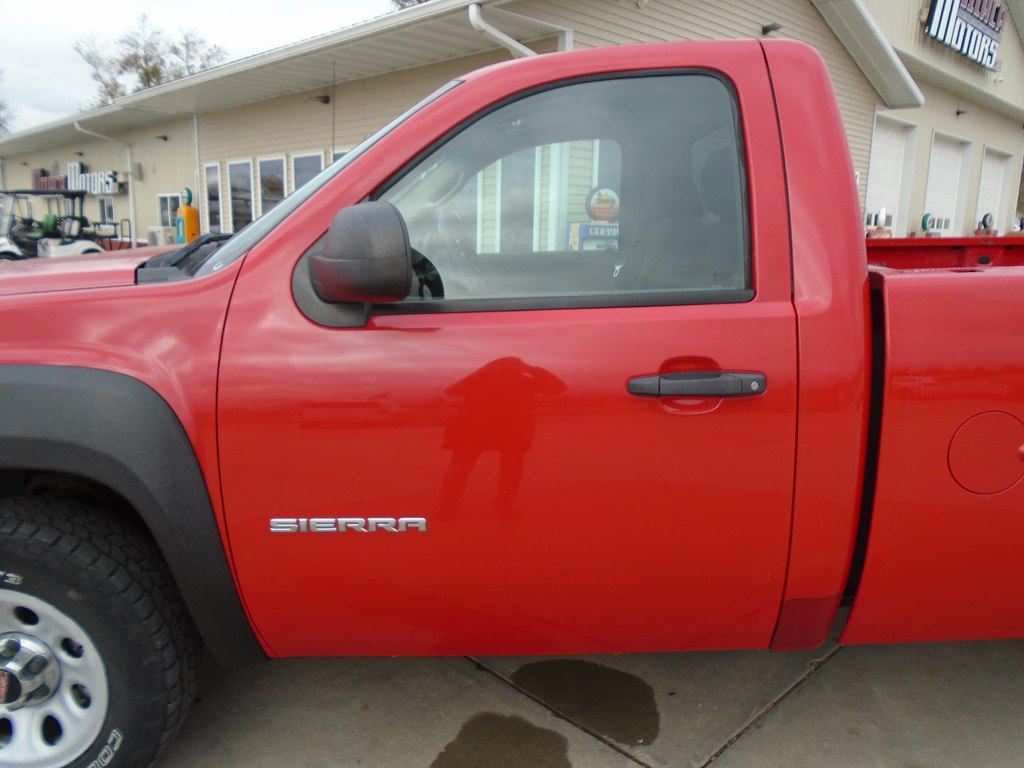 Photo 3 of this GMC SIERRA