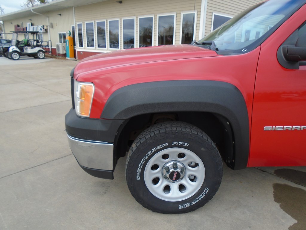 Photo 2 of this GMC SIERRA